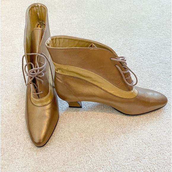California Magdesians Shoes - LIKE NEW California Magdesians Vintage Gold Leather Ankle Boots - Size 9.5